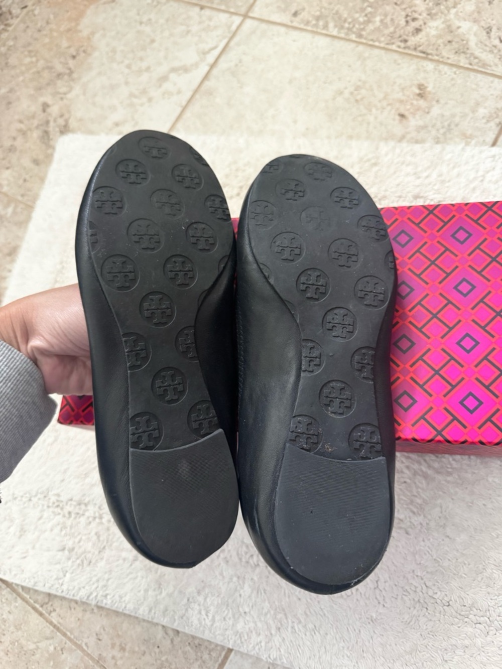 Tory Burch Black Leather Logo Round-Toe Ballet Flats - Picture 11 of 12